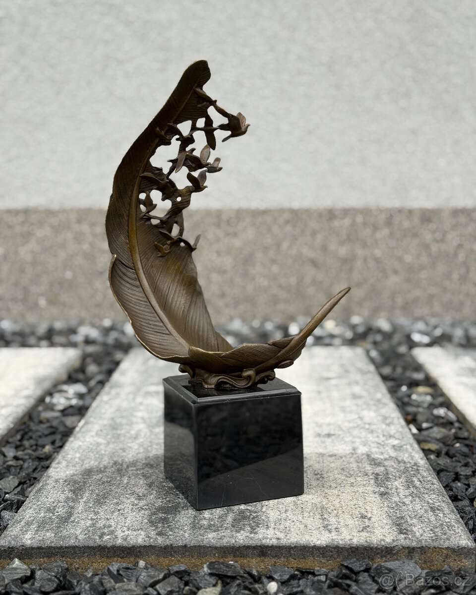 Luxusní bronzová socha Pírko s holuby elegantní dekorace - 5