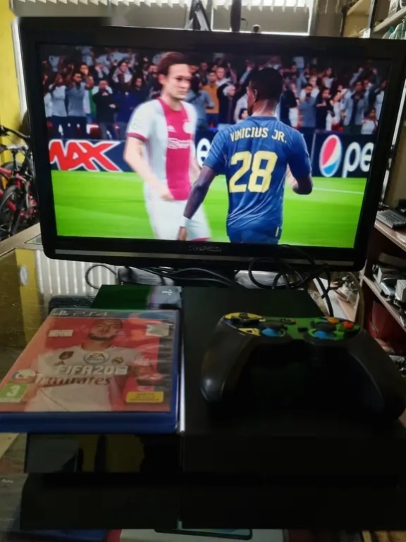 Playstation 4 500Gb, ovladač, hra Fifa 2020 - 5