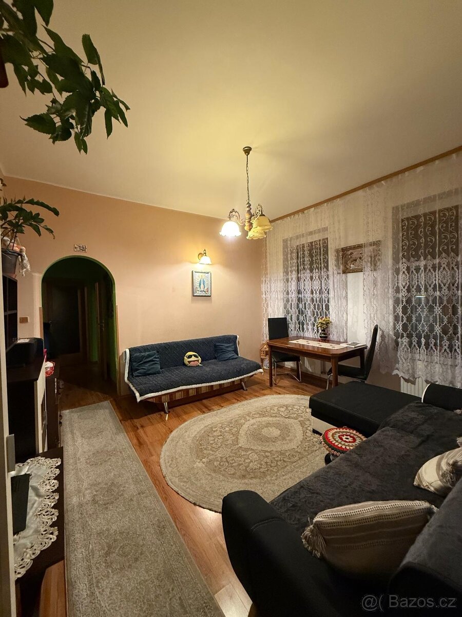 Různý nábytek - 5