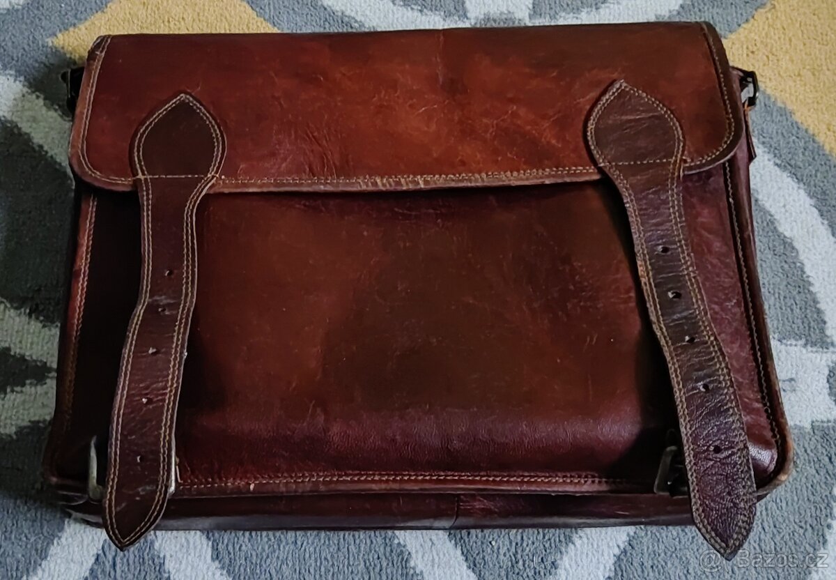 Hnědá kožená brašna přes rameno - 5