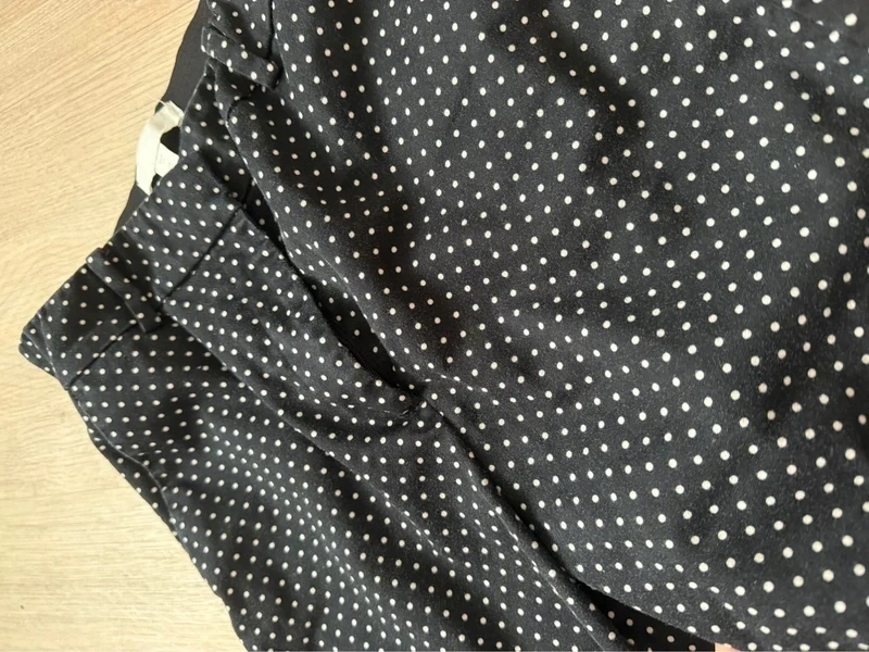 Elegantní kalhoty s bílými puntíky - 5