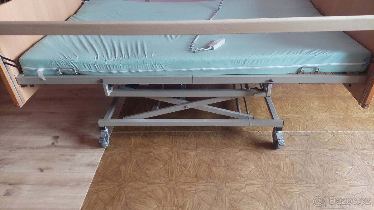Postel zdravotní, polohovací, masiv - 5