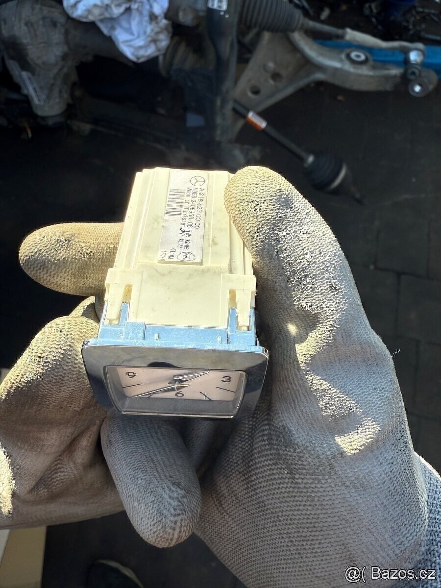 bezpečnostní pásy Mercedes w212 +černé stropní příslušenství - 5