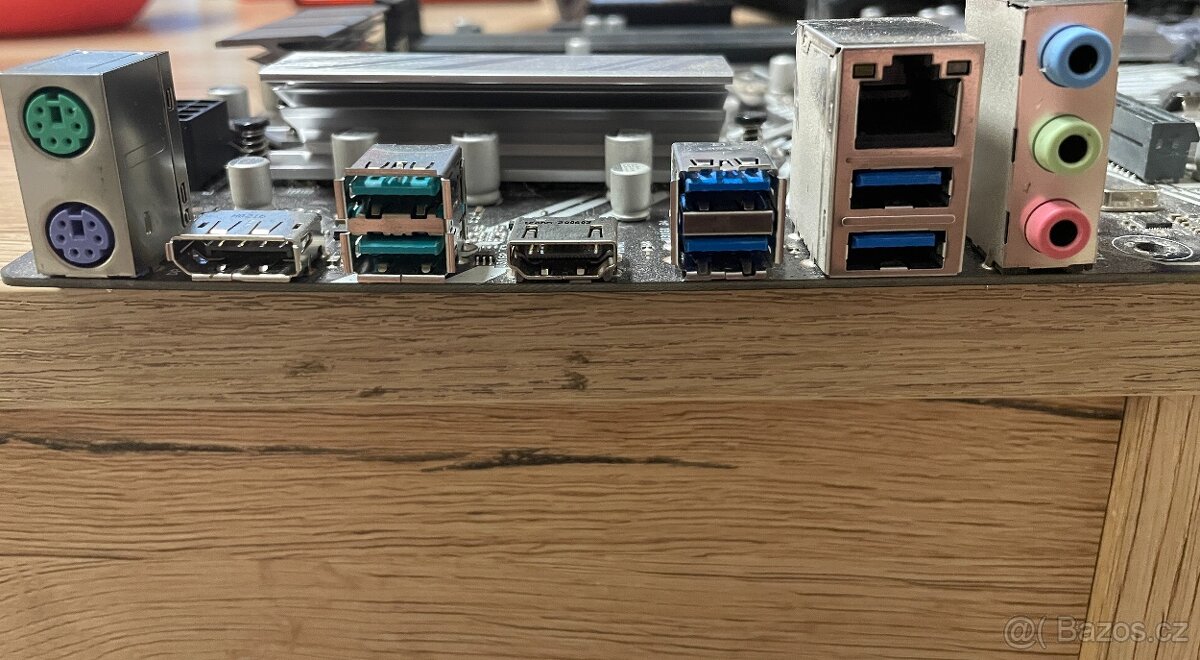 Nefunkční prodám na opravu nebo díly. - 5