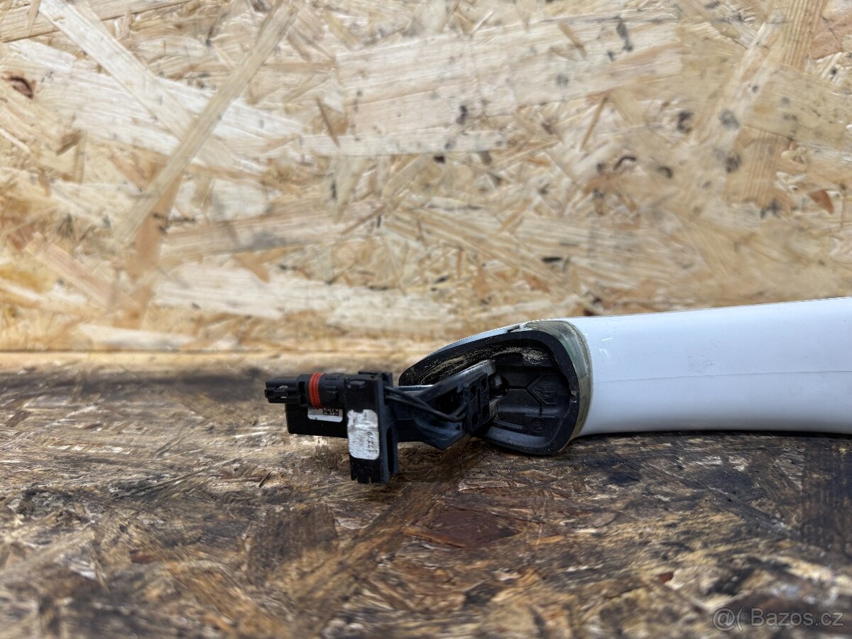 LEVÁ PŘEDNÍ KLIKA DVEŘÍ BMW F11 / F10 KEYLESS 15783600 - 5