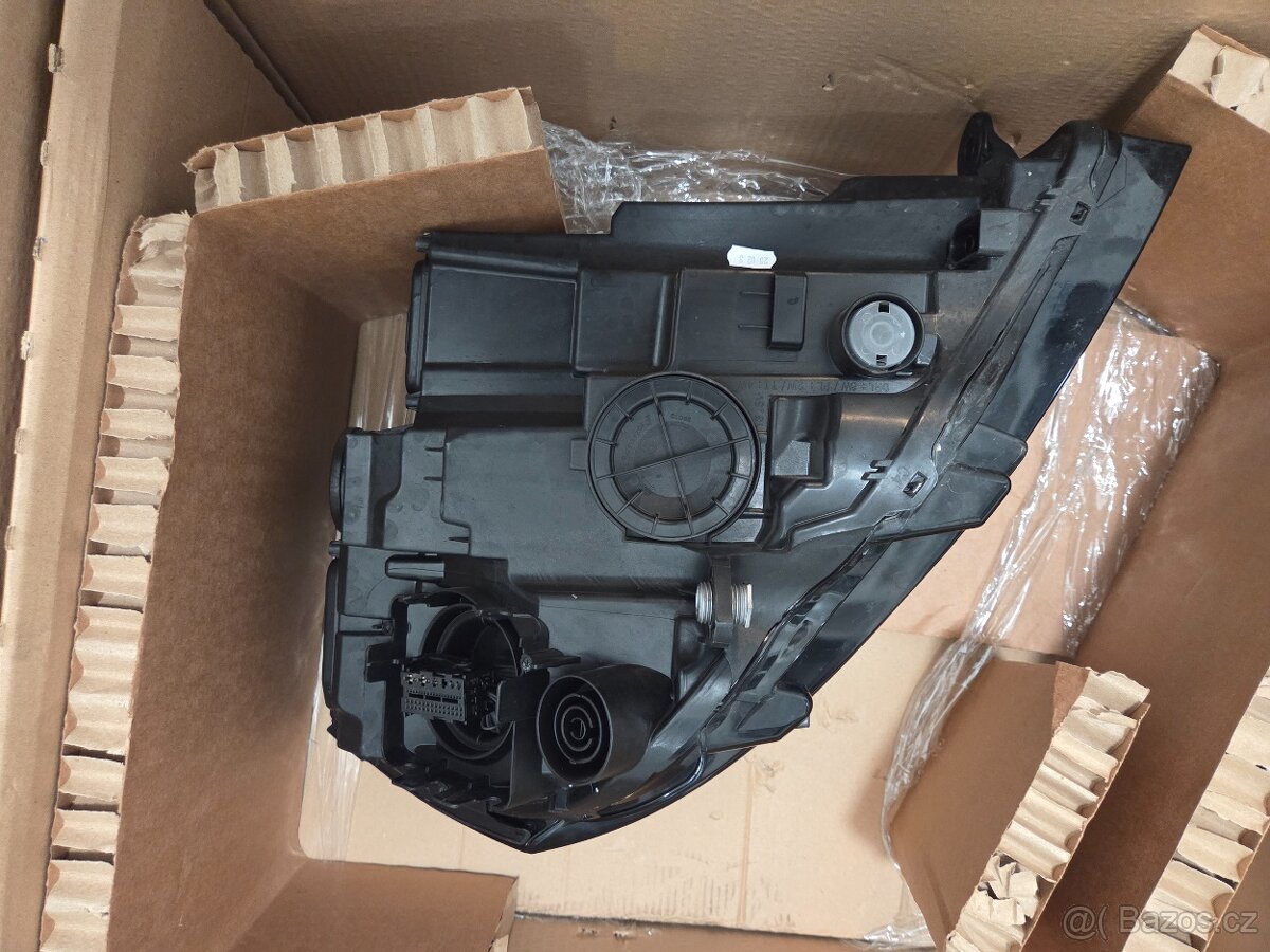 Léve predni světlo Transportér 6.1 - 5