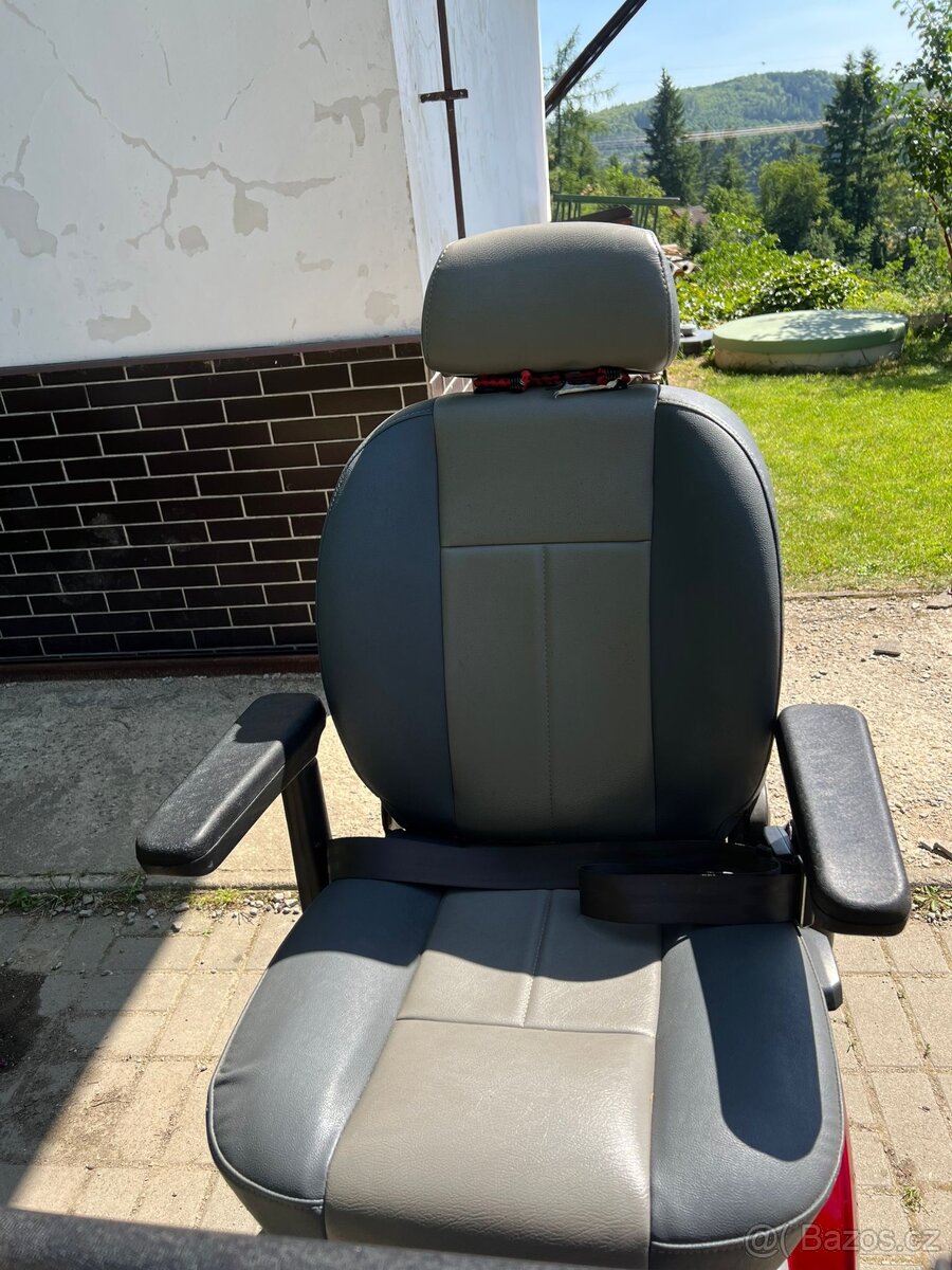 Prodám elektrický skútr po dědečkovi - 5