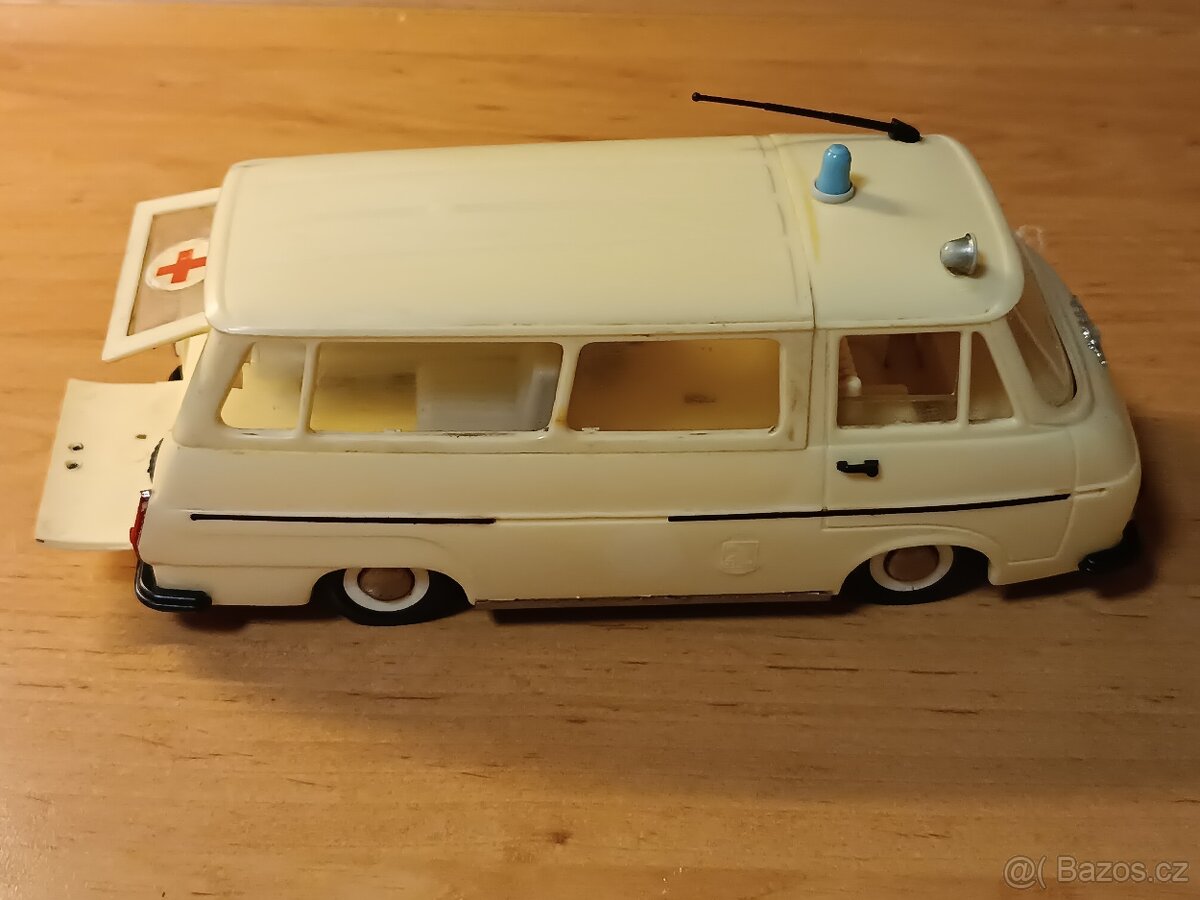 Staré autíčko Škoda 1203 KDN - 5