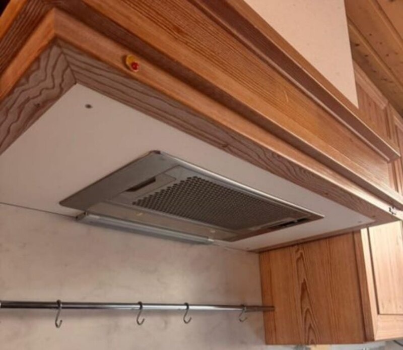 Nádherná kuchyně z masivu se spotřebiči,5774 - 5