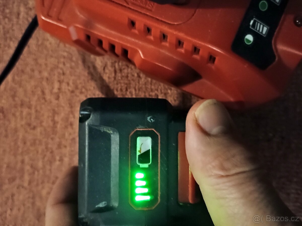 Akumulátory 10,8 V a nabíječka FLEX - 5