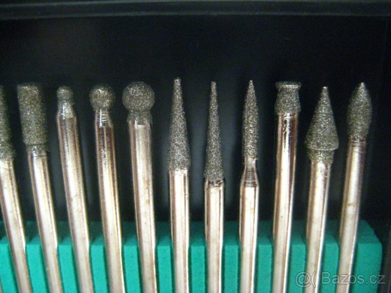 Pracovní sada diamantových bitů a fréz. - 5