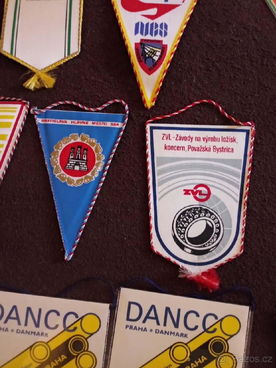 Soubor historických vlaječek - 17 kusů - 5