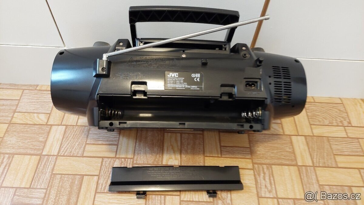 Rádio magnetofon JVC - 5