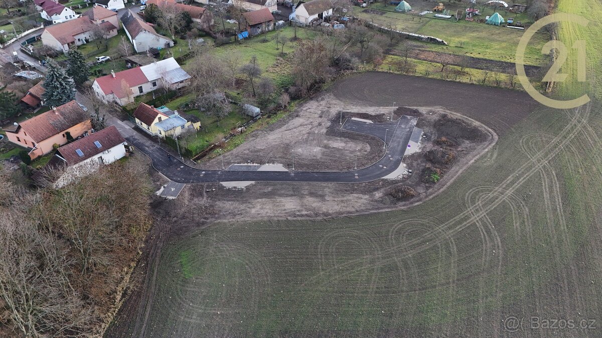 Stavební pozemek v Kozašicích – klidné bydlení s výbornou... - 5