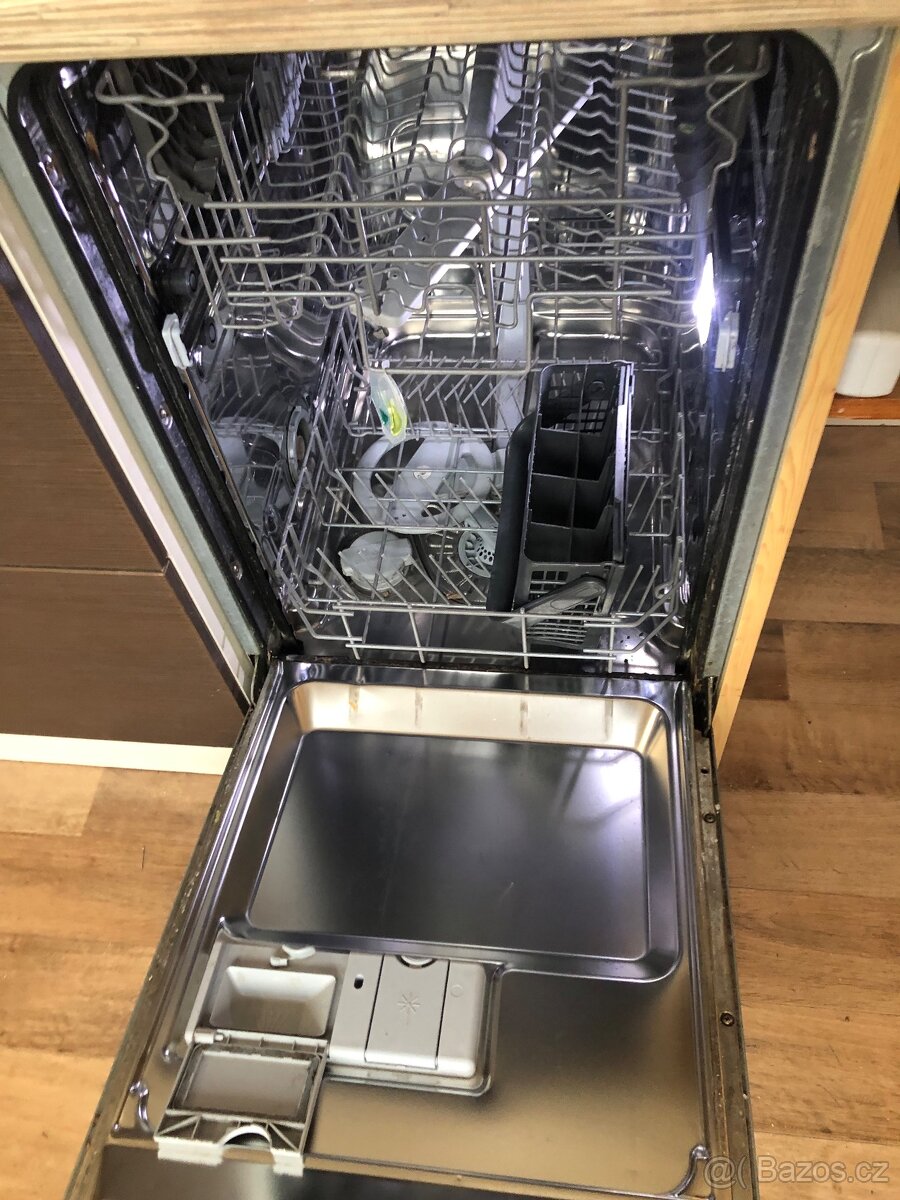 —————-Vstavaná myčka Electrolux, 2900 Kč———— - 5