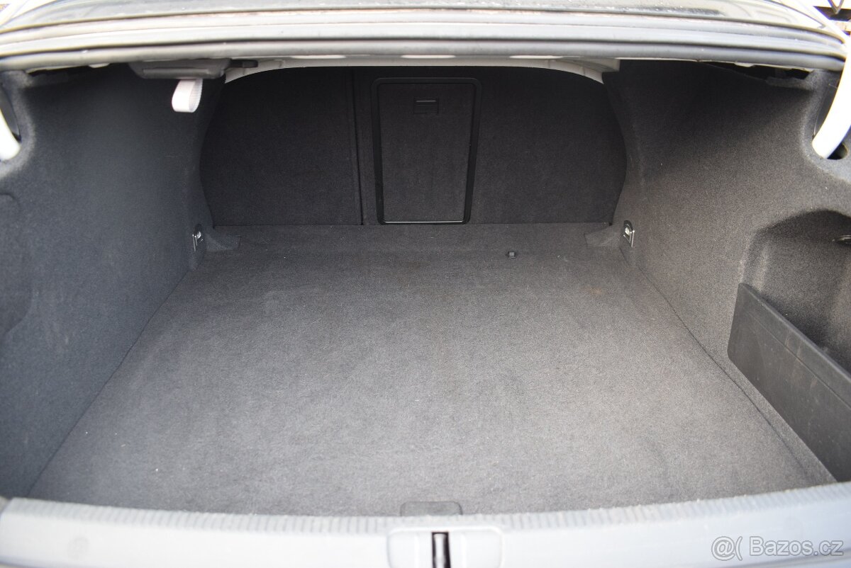 Volkswagen Passat CC 2,0 TDi DSG SUPER STAV - 5