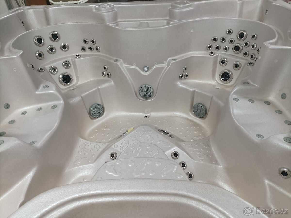 Vířivka USSPA 230×230 cm pro 6 osob – nové komponenty, sleva - 5