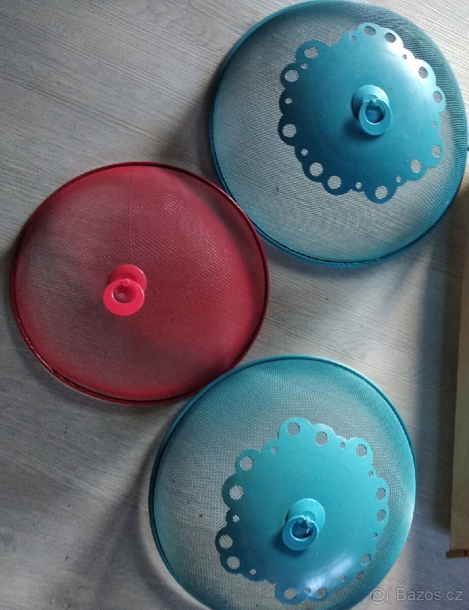 Dvoupatrový a 4x různé drátěný koše,3x kryt na potraviny - 5