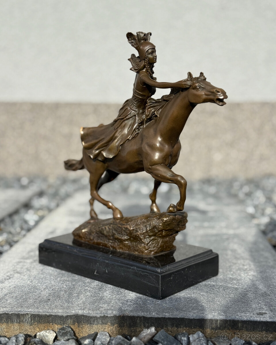 Bronzová socha Valkýra na koni nordická bojovnice decorace - 5