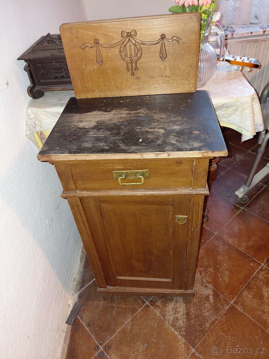 Starožitný nabytek - 5