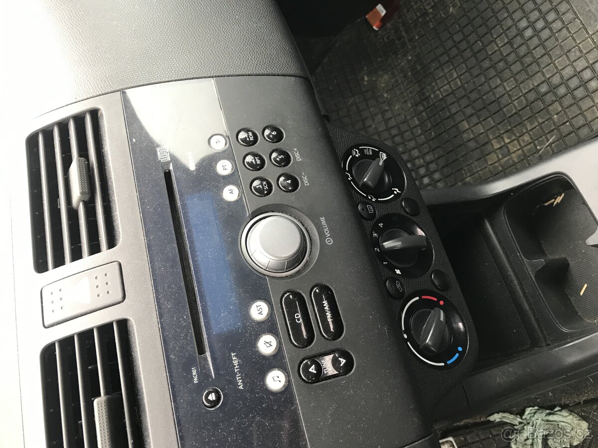 Suzuki Swift 2005 1,3i 67kW Sport - dily - 5