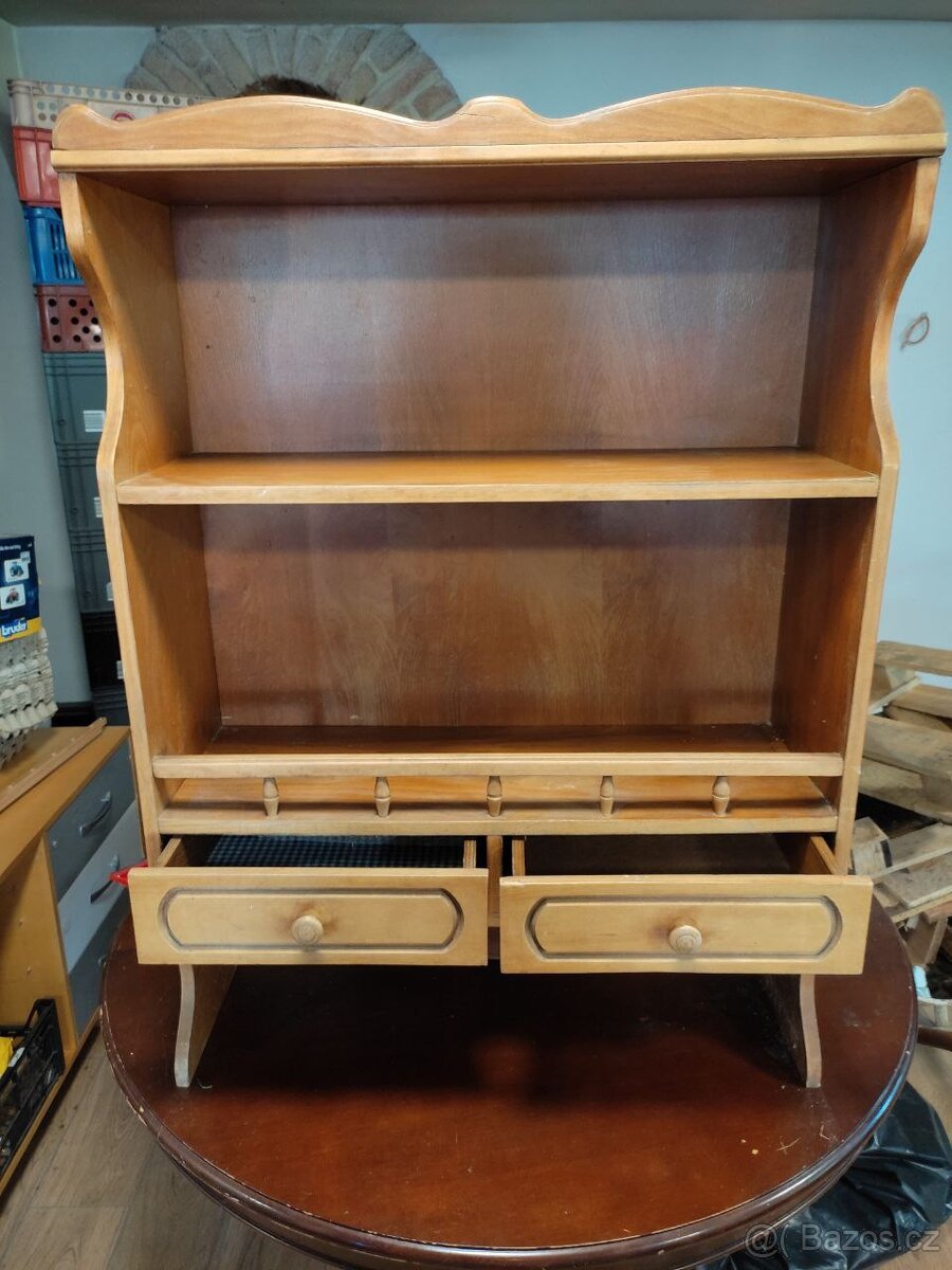 Válendy, skříňky, postele, staroýitmé postele po prababičce - 5