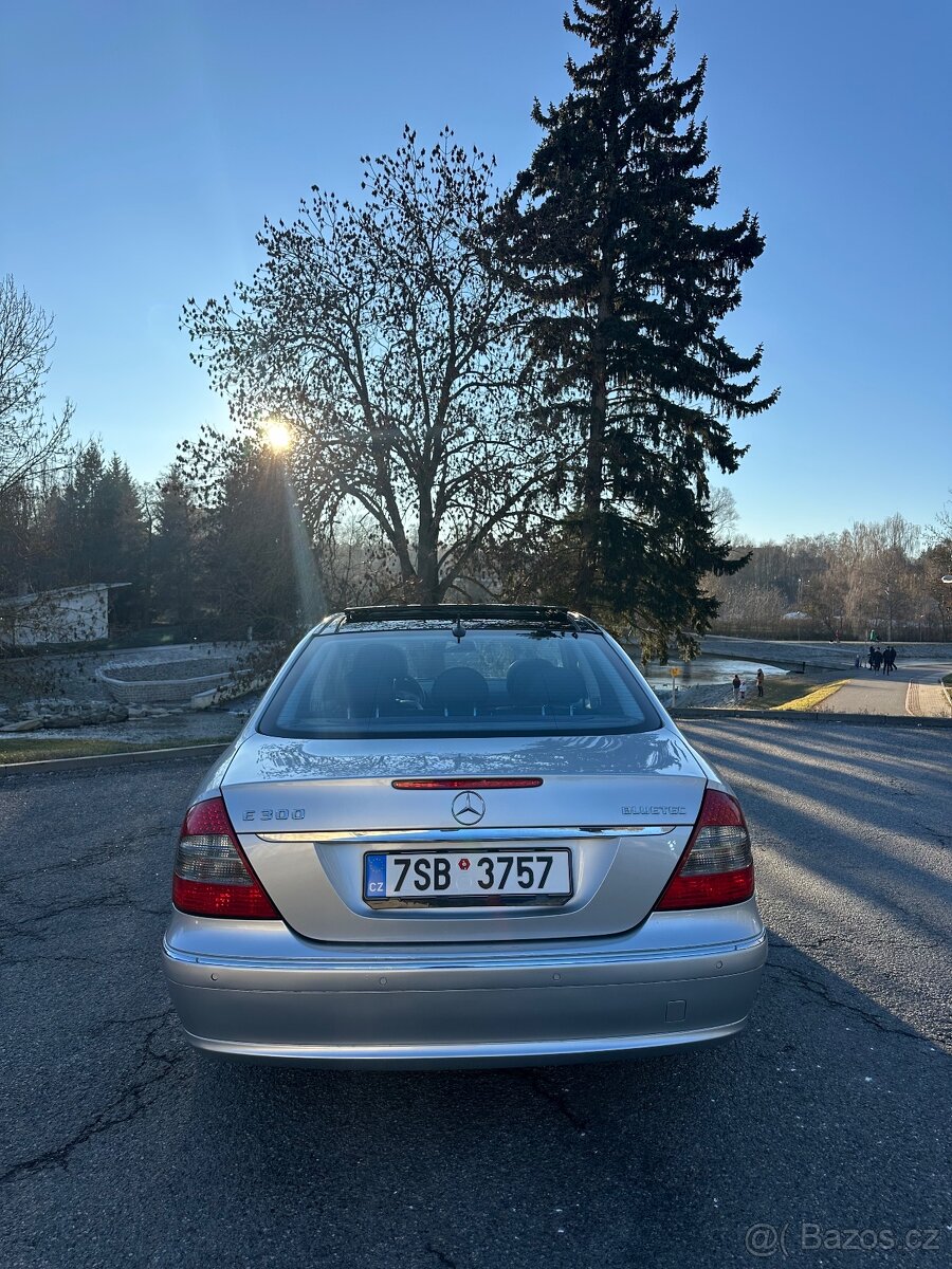 Mercedes-Benz E300 3.0 CDI – panoramatická střecha - 5