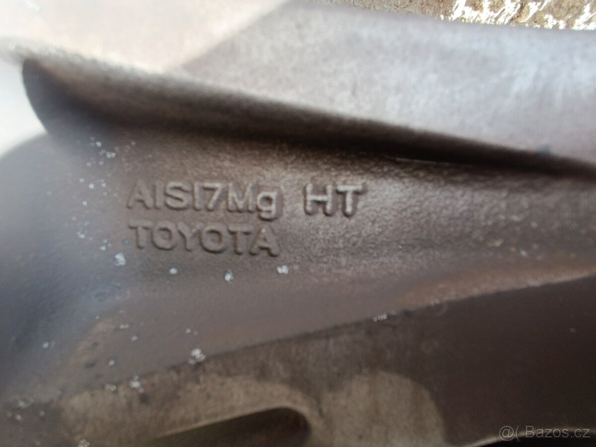 Kola Toyota Land Cruiser / Hilux