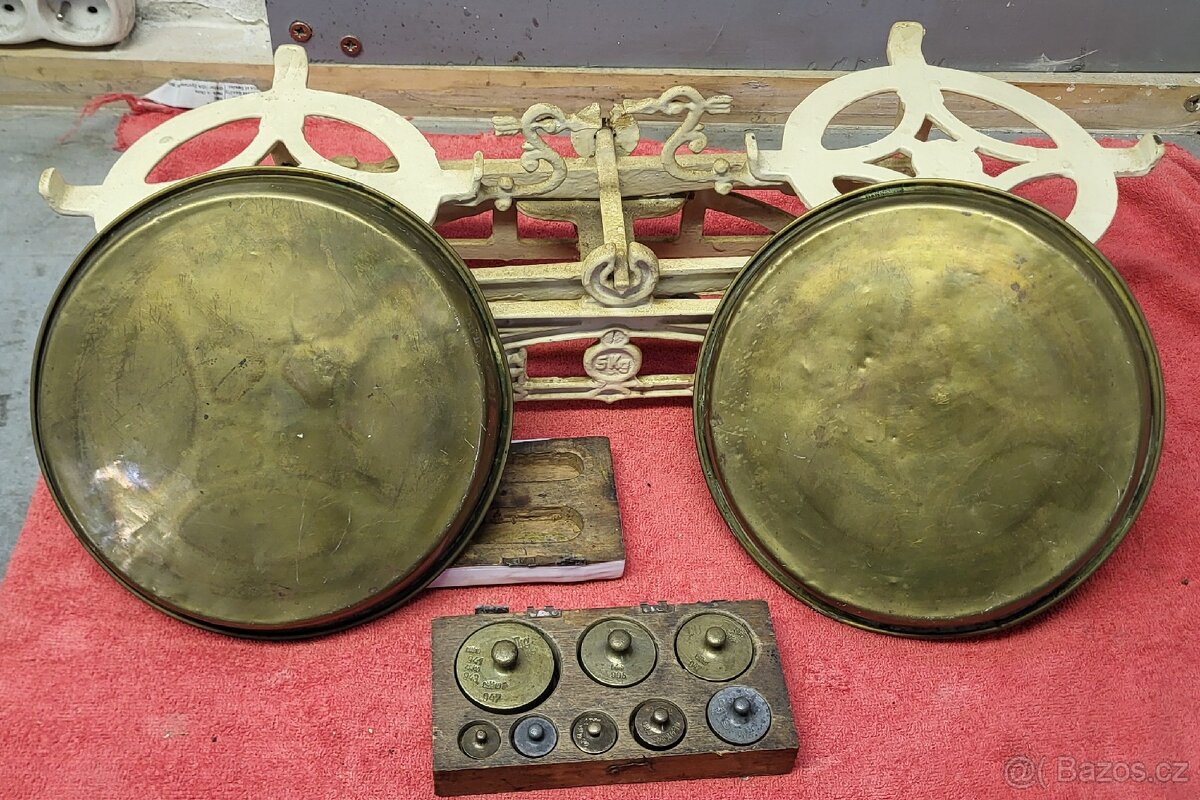 Stará kuchyňská váha (5 kg) včetně závaží - 5