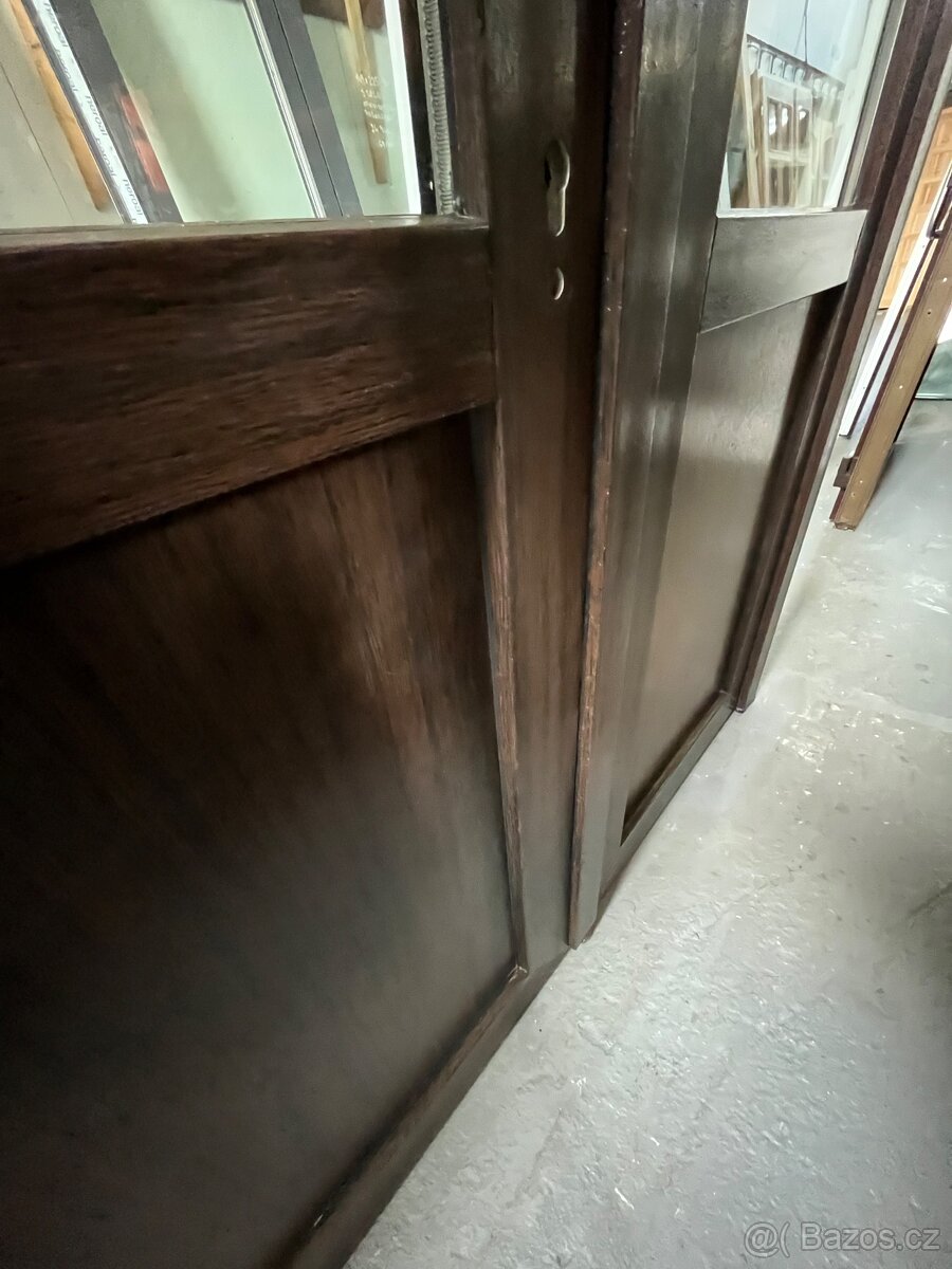 DVOUKŘÍDLÉ PVC VCHODOVÉ DVEŘE BÍLÁ/OŘECH 156x211-PLZEŇ - 5