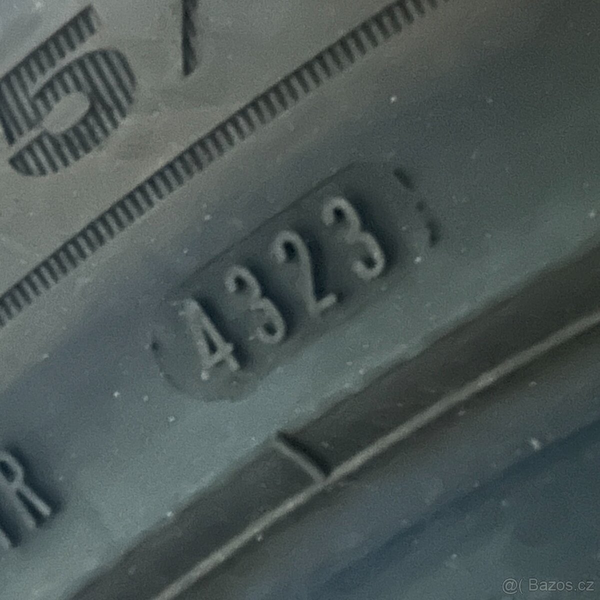 Zimní pneu 235/45 R20 100V Dunlop 7mm - 5