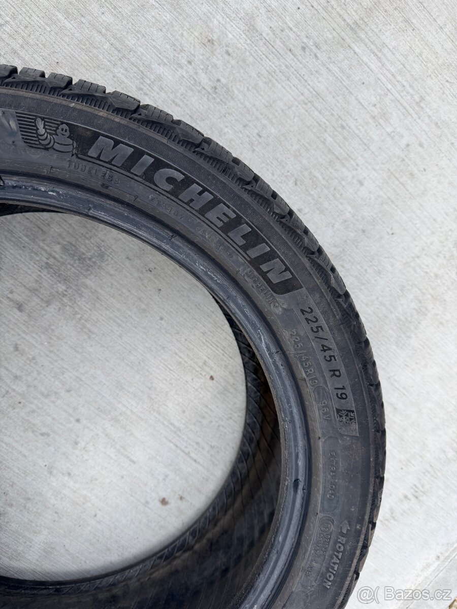 ZIMNÍ PNEU MICHELIN 225/45 R19 - 5