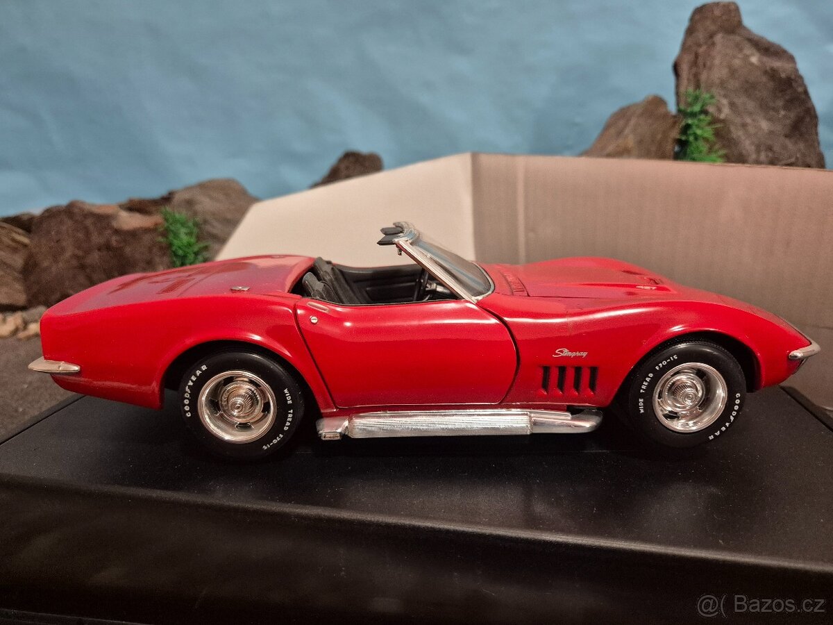 Prodám model 1:18 Chevrolet corvette 1969 - 5