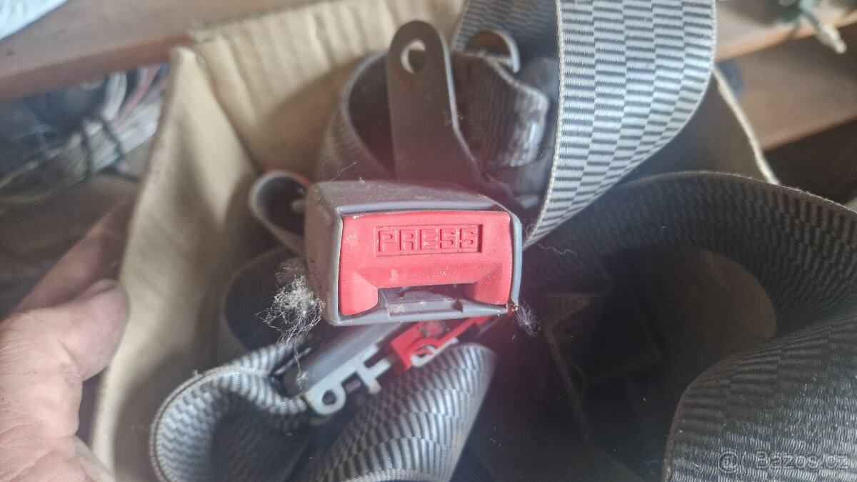 Land Rover Discovery 1 - 6. a 7. sedadlo do kufru - 5