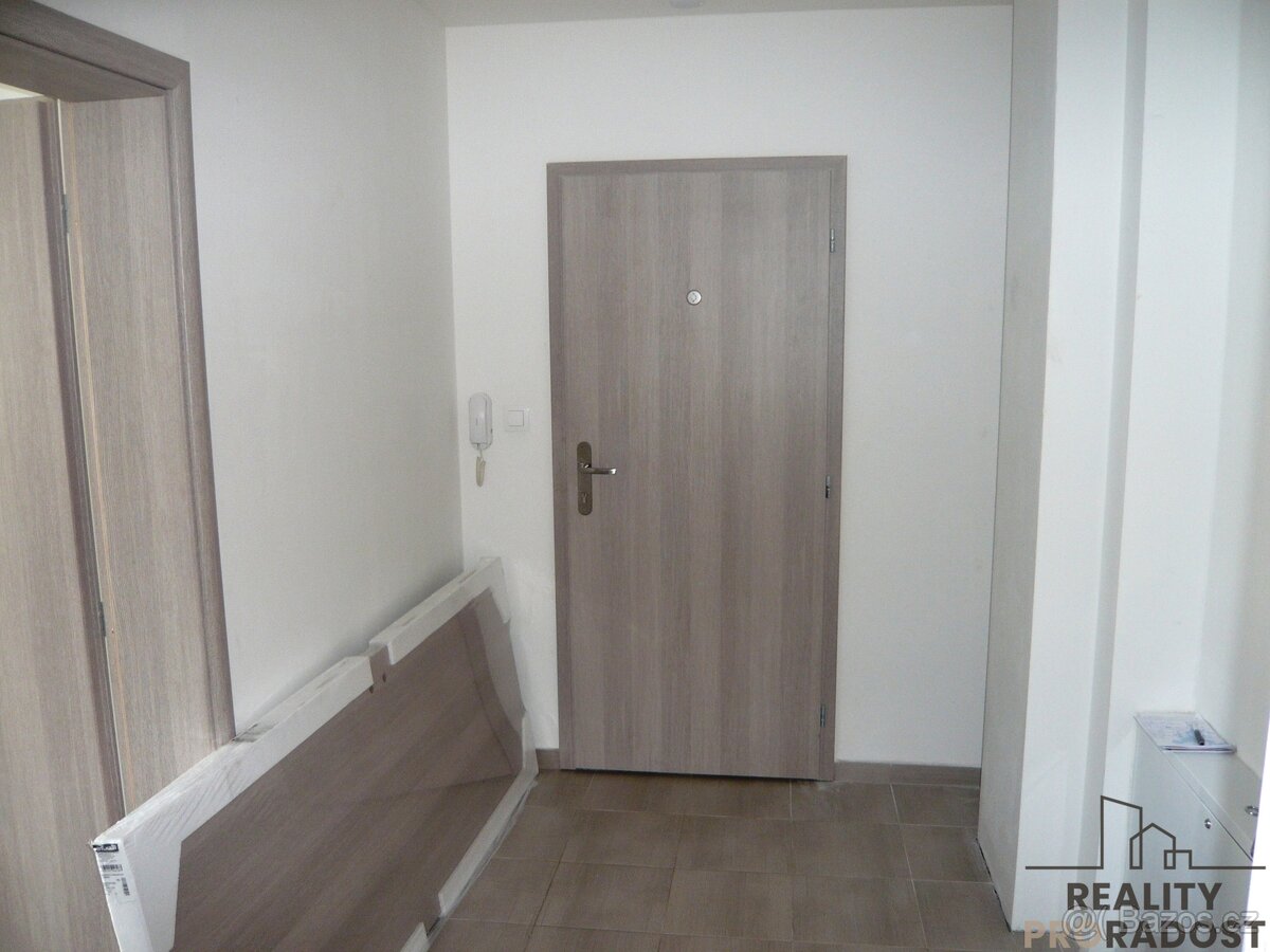 Pronájem moderní garsonky 33 m2 se zahrádkou v Šumperku - 5