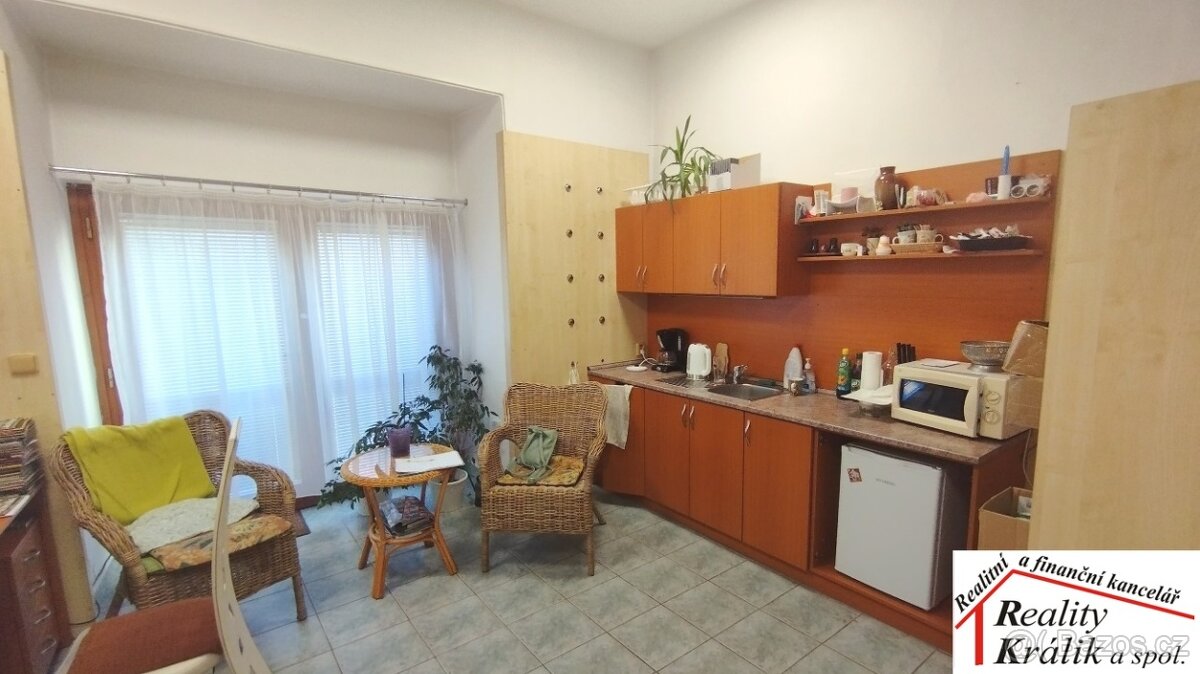 Prodejna se zázemí s možností přestavby na bydlení v K.Hoře - 5