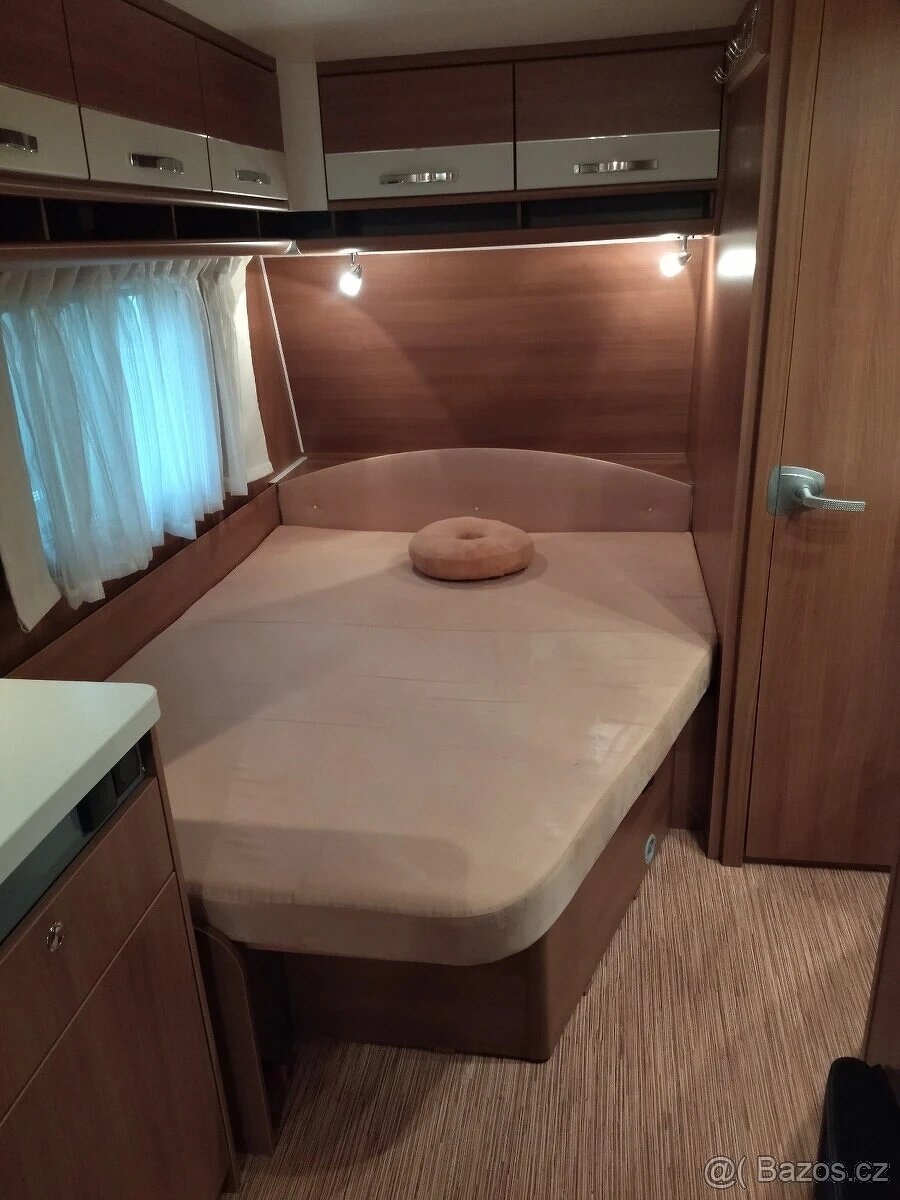 Půjčím karavan Hymer Carado 500, mover, markýza, pro 4 lidi - 5