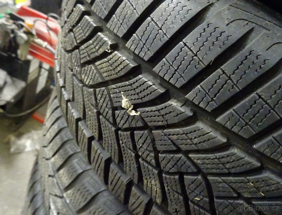 Zimní pneu Goodyear, 225/50/17, 4 ks, 8 mm - 5