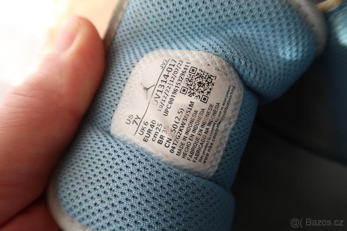 Nike Air Jordan 1 MID SE (GS) velikost 40 - 5