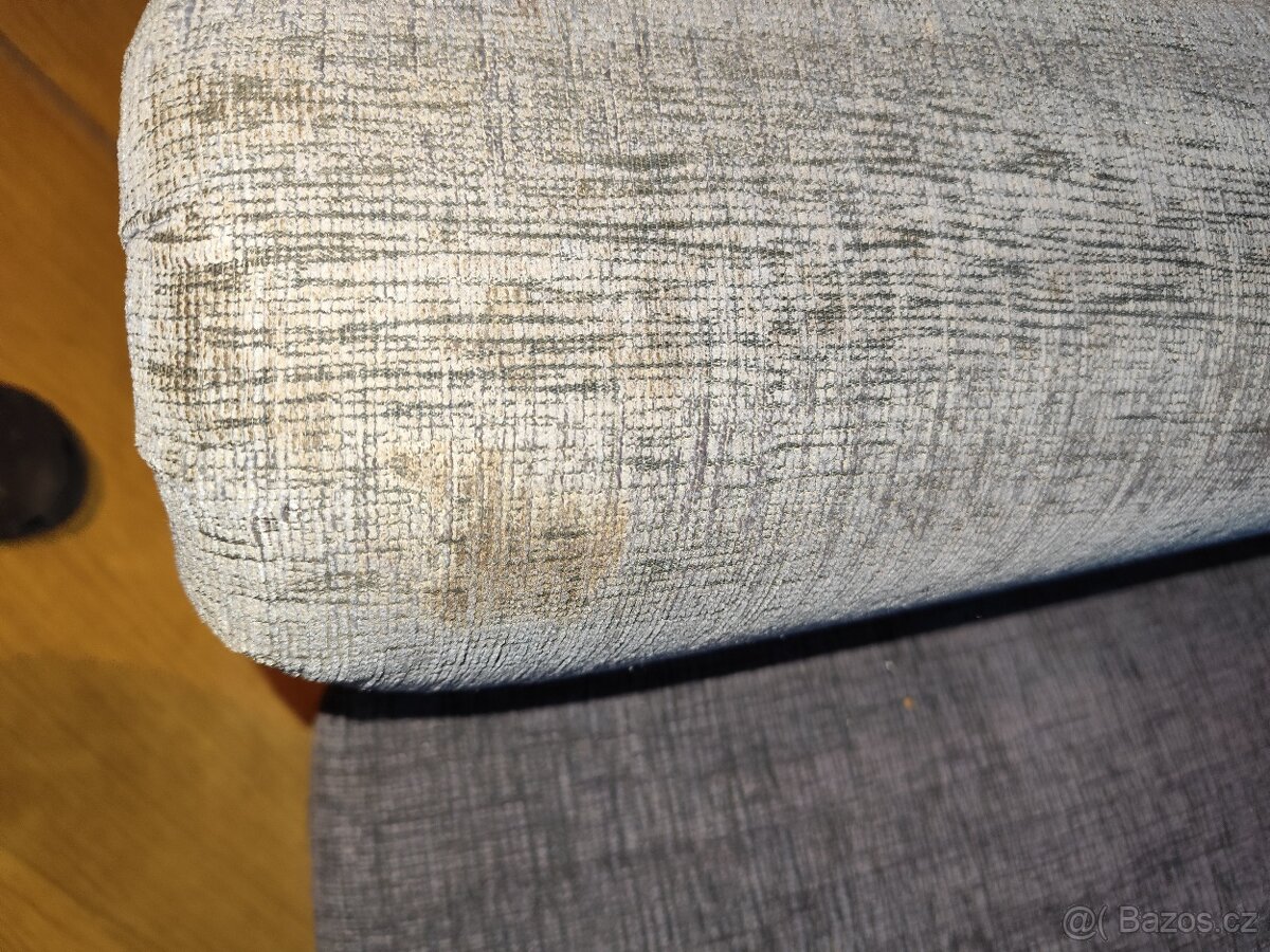 Zelené křeslo typu ušák - 5