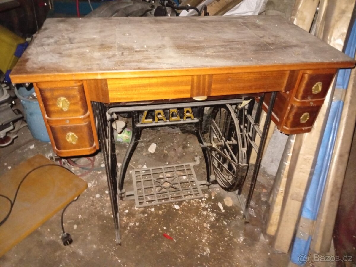 Starý šicí stroje - 5