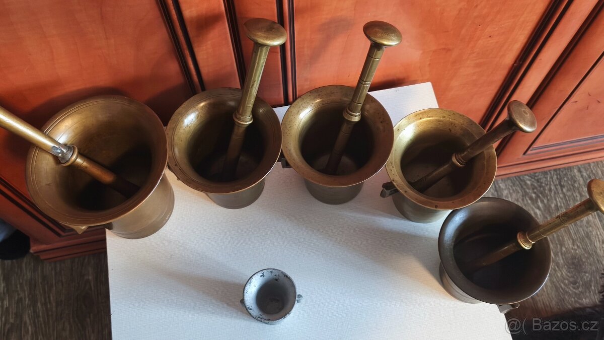 Staré mosazné hmoždíře. - 5