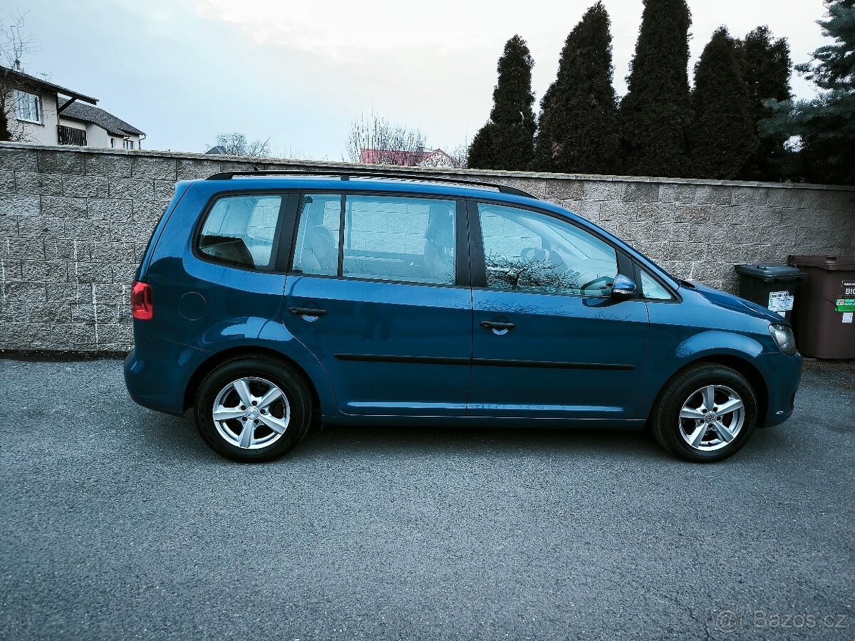 Touran 1.2 TSi 16V, xenony, led denní svícení,klima,132t.km - 5