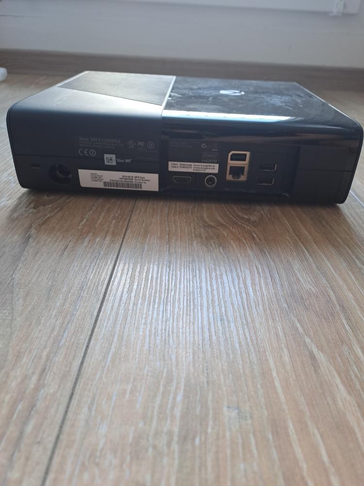 XBOX 360 + kinect + 2 ovladače - 5