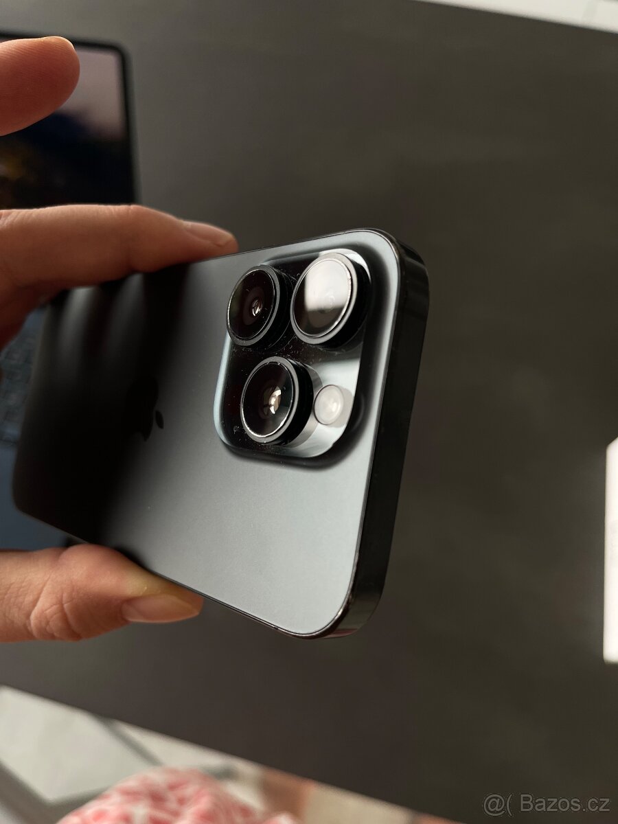 iPhone 16 Pro 128GB Black Titan + AirPods Pro - 5