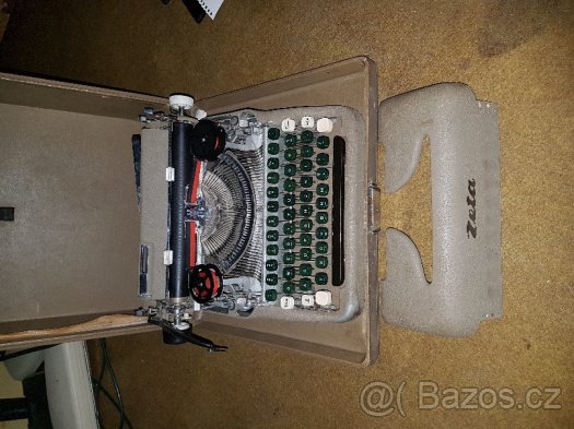 staré radia,gramofony a psací stroj - 5
