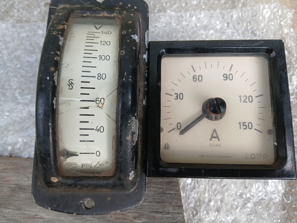 \ěřicí přístroje - voltmetr SIEMENS a ampérmetr METRA BLANS - 5