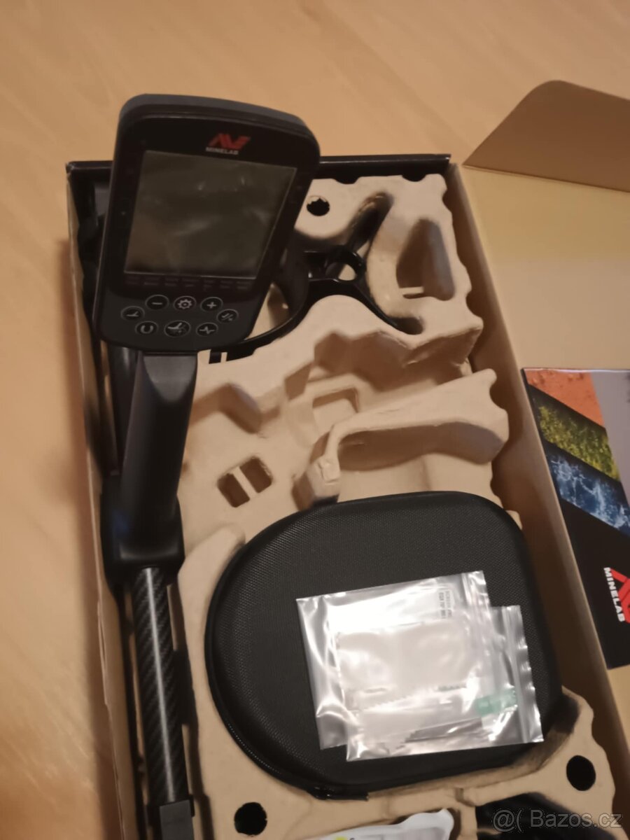 Detektor kovů Minelab Equinox 700 nový - 5