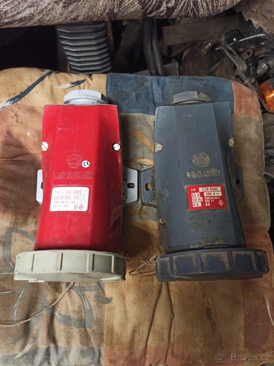 Nástěnná zásuvka čtyřpolova 63 - 5