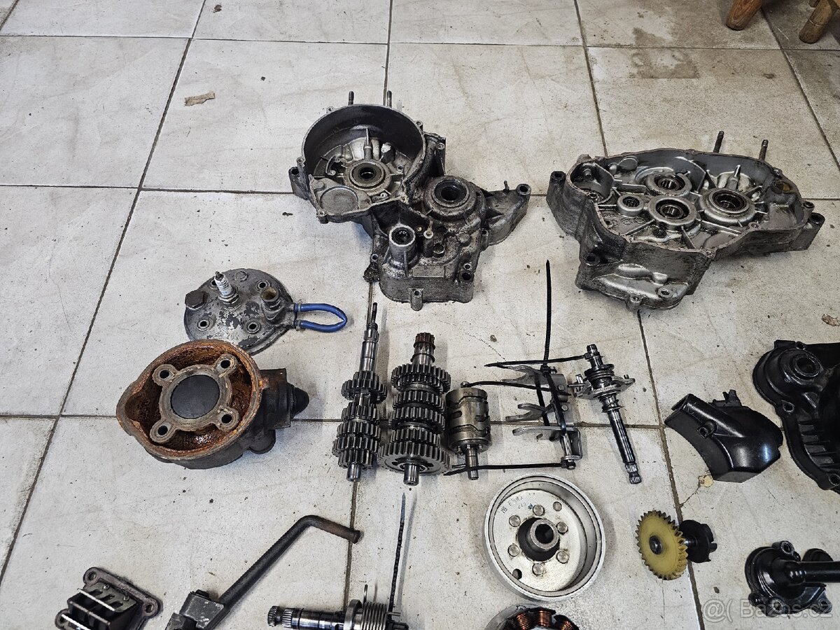 Části motoru AM6 - 5